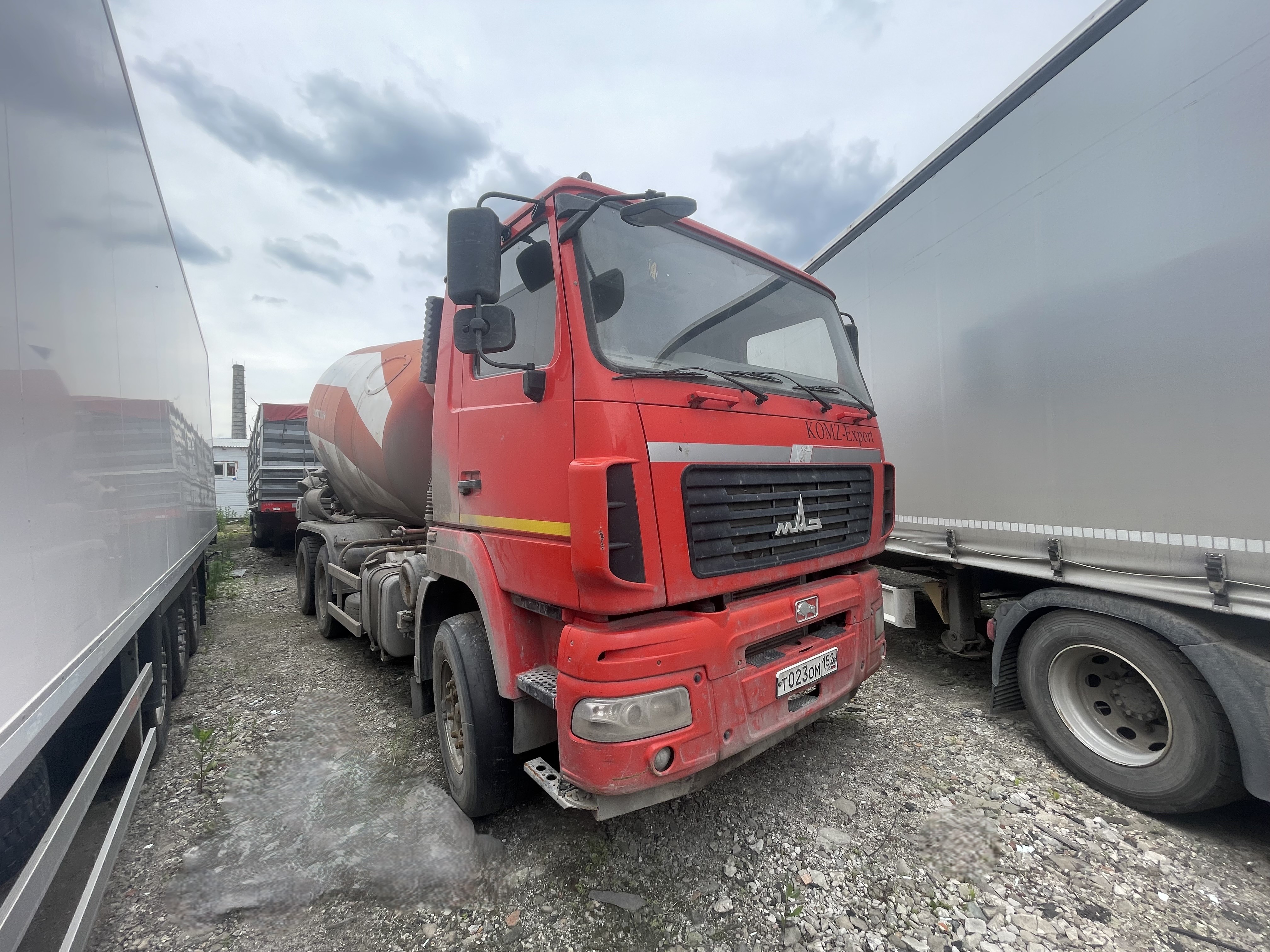 МАЗ 63122J-559 6x4 Автобетоносмеситель