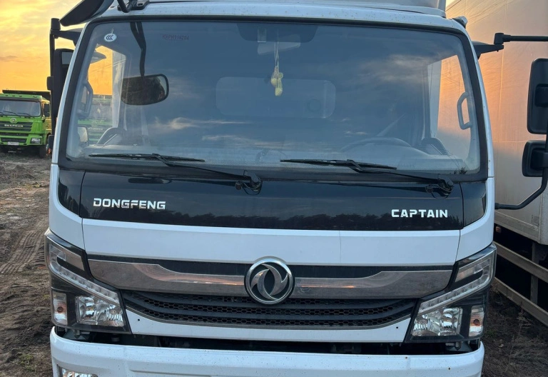 DongFeng C120 Изотермический/рефрижератор с гидробортом